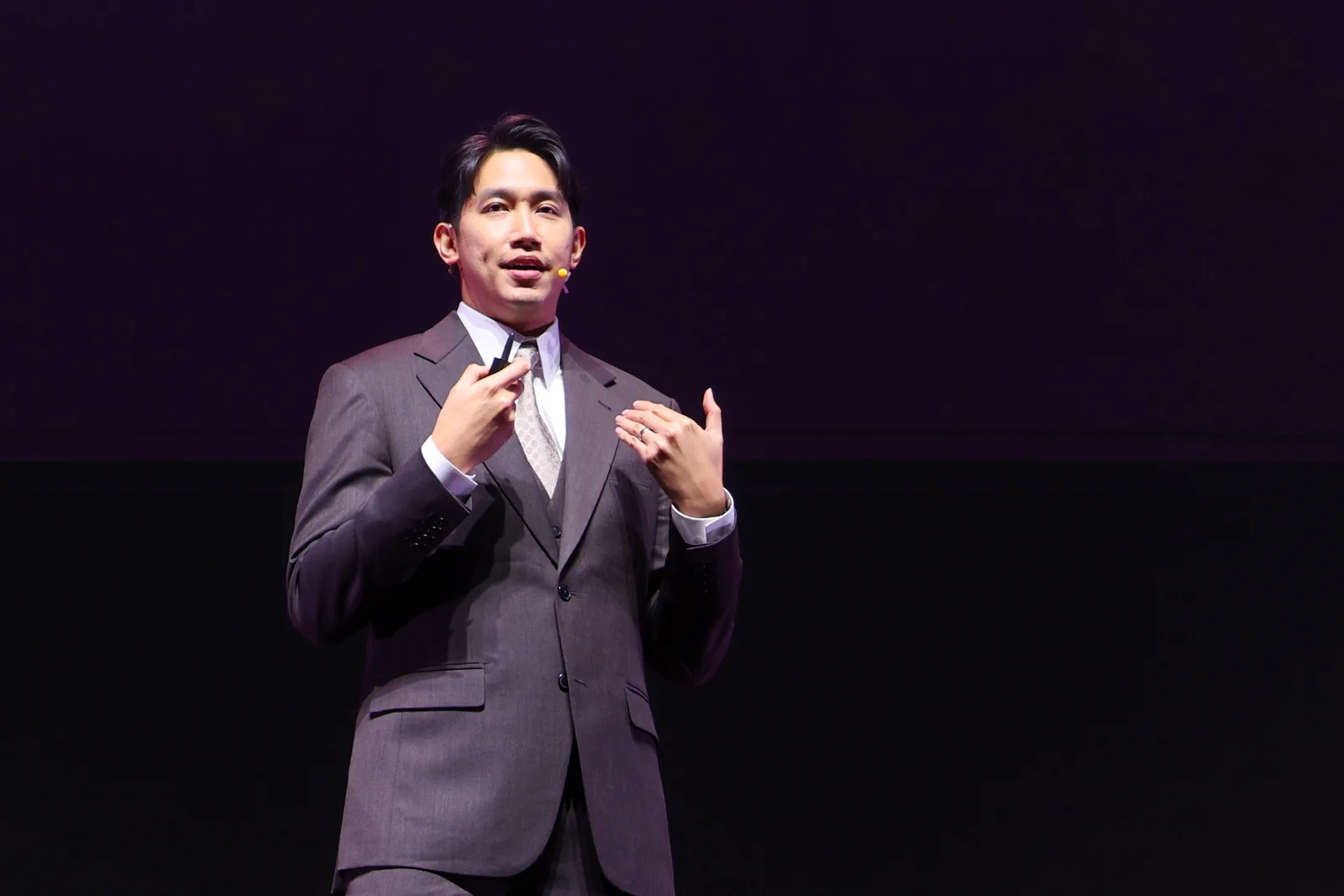 A keynote speaker inviting the audience to consider an idea.